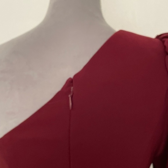 Lavish Alice Woman Burgundy One Shoulder Cocktail Dress Size; 8 - Picture 7 of 13